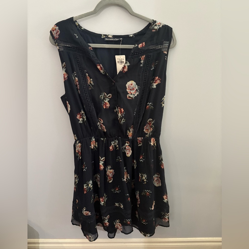 NWT Abercrombie & Fitch Floral Blue Dress in Size XL